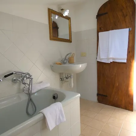 Scappo In Umbria, L'affaccio Amelia