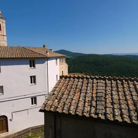 Scappo In Umbria, L'affaccio Amelia