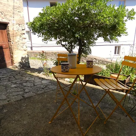 Scappo In Umbria, L'affaccio Amelia