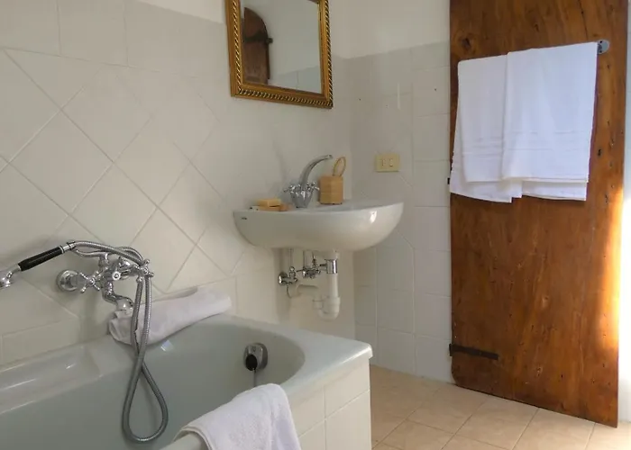 Scappo In Umbria, L'affaccio Amelia